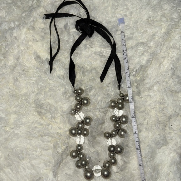 Women’s costume jewelry necklace - Picture 3 of 3